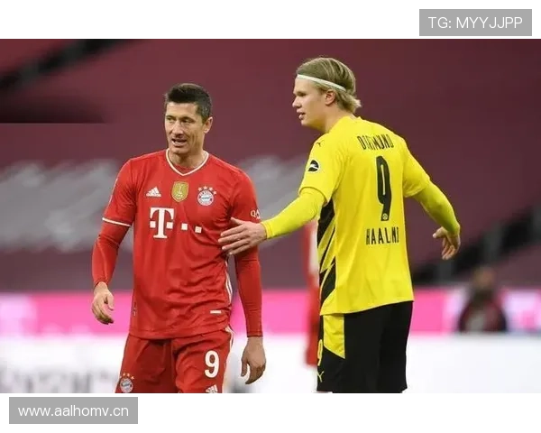 哈兰德与伊布对比:力量型与技巧型中锋的战术角色差异 哈兰德与伊布对比:力量型与技巧型中锋的战术角色差异