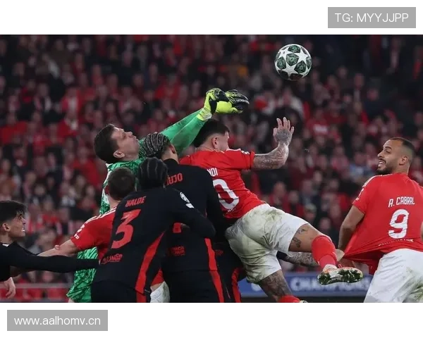 巴萨进攻看似流畅,实则纵深消失、套路僵化 巴萨进攻看似流畅,实则纵深消失、套路僵化