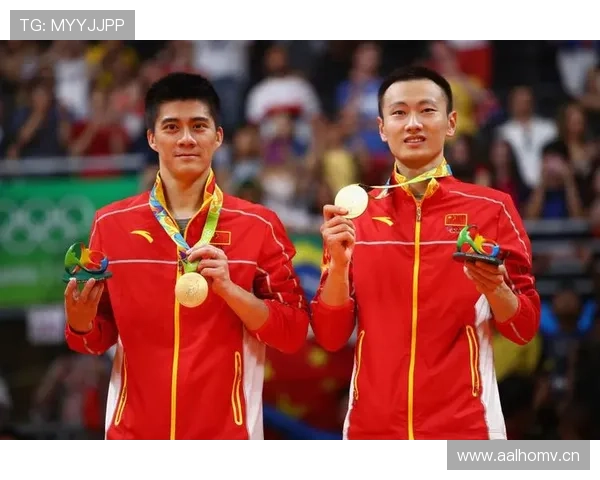 傅海峰退役后住广州豪宅，每天五点起床陪儿子练球，老婆说他比当运动员时还自律