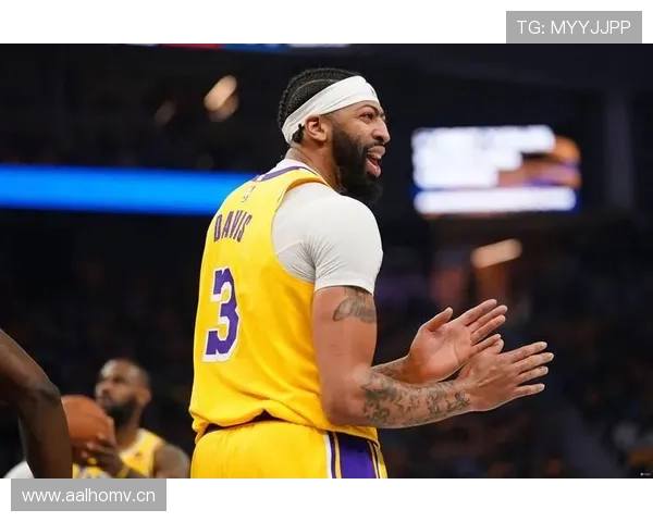 安东尼·戴维斯带着百万豪车进训练馆，旁边队友还在拼公交费呢？